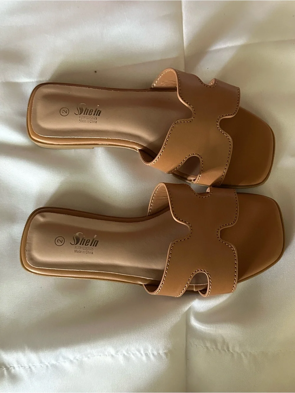 SHEIN Tan and Cream Cutout Slide Sandals for Kids